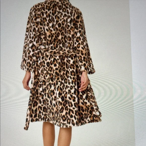 PJ SALVAGE Holiday Dreams Leopard Print Robe size Large